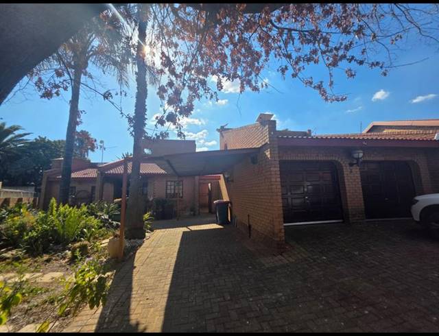 5 BEDROOM HOUSE FOR SALE IN GREENHILLS